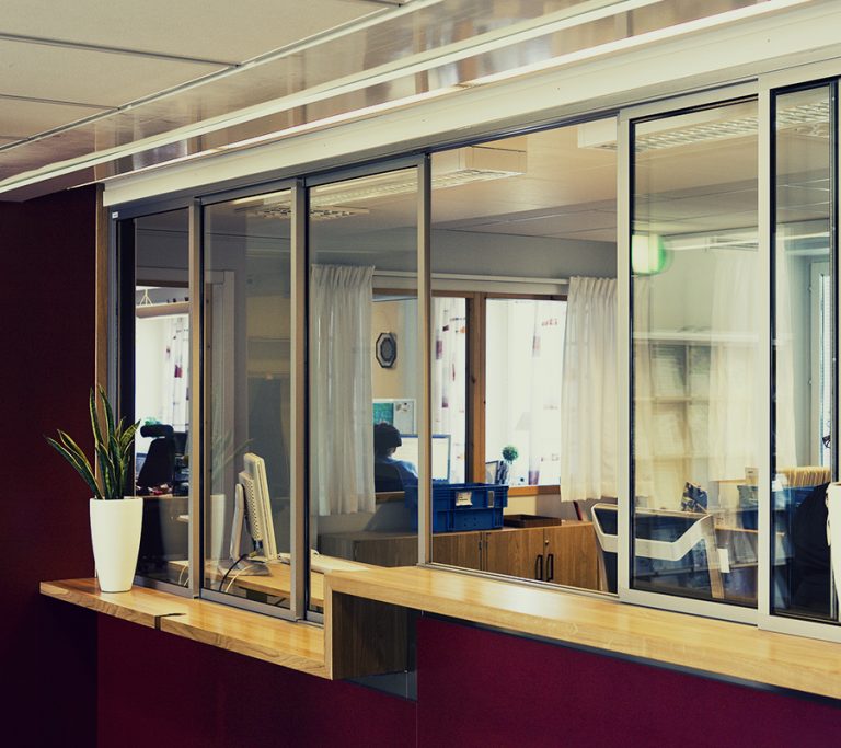 6018-fenetre-aluminium-coulissante-guichet-900x800 - SVALSON